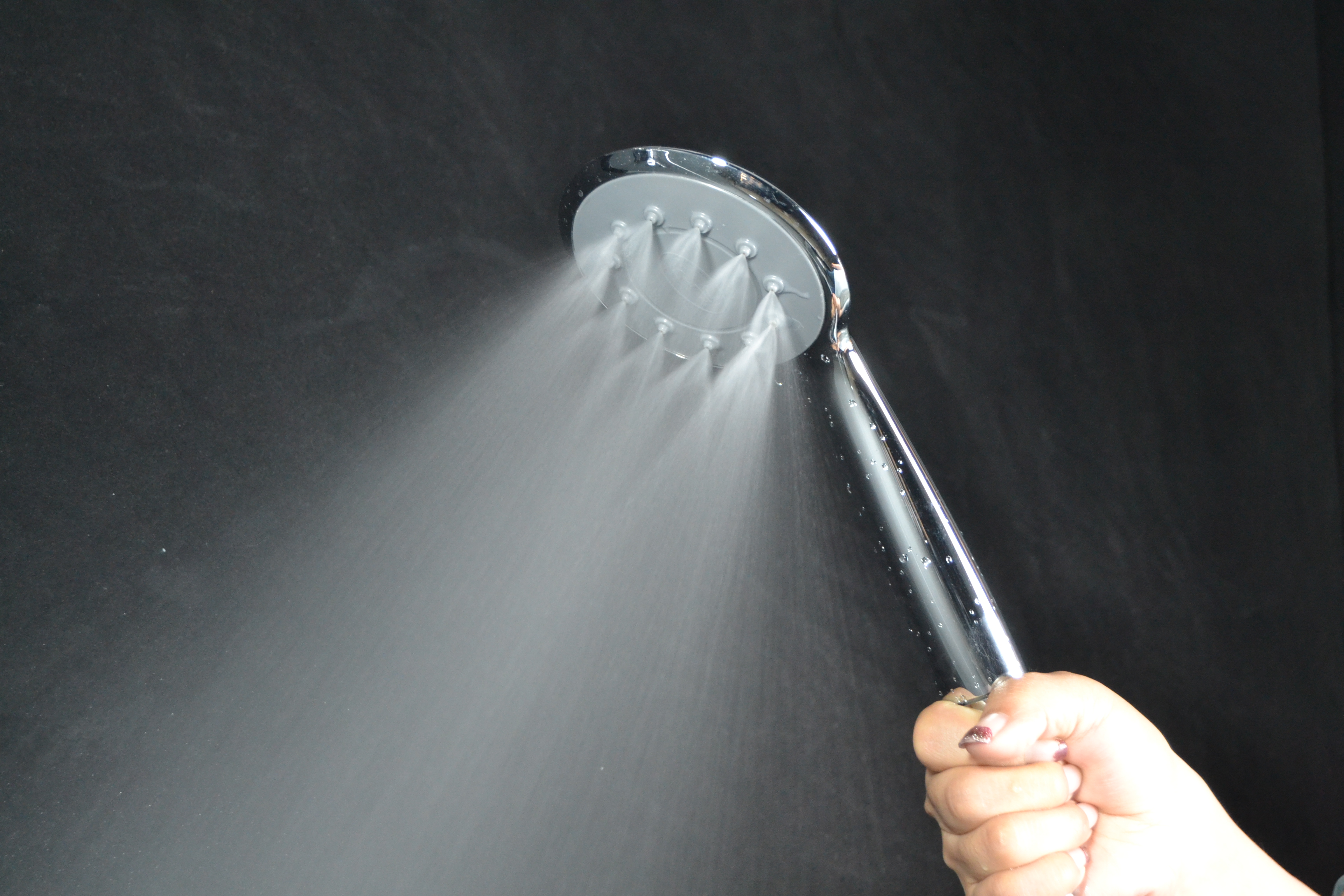 花洒怎么选?这款雨淋节水花洒让你洗澡更舒服