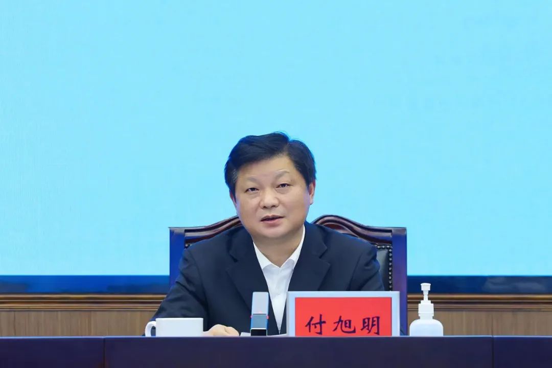 长沙县委经开区党工委理论学习中心组举行集体学习