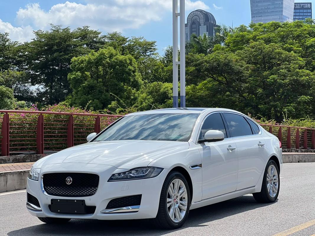 走进豪华轿车领域,我们不得不谈及进口捷豹xf的非凡魅力