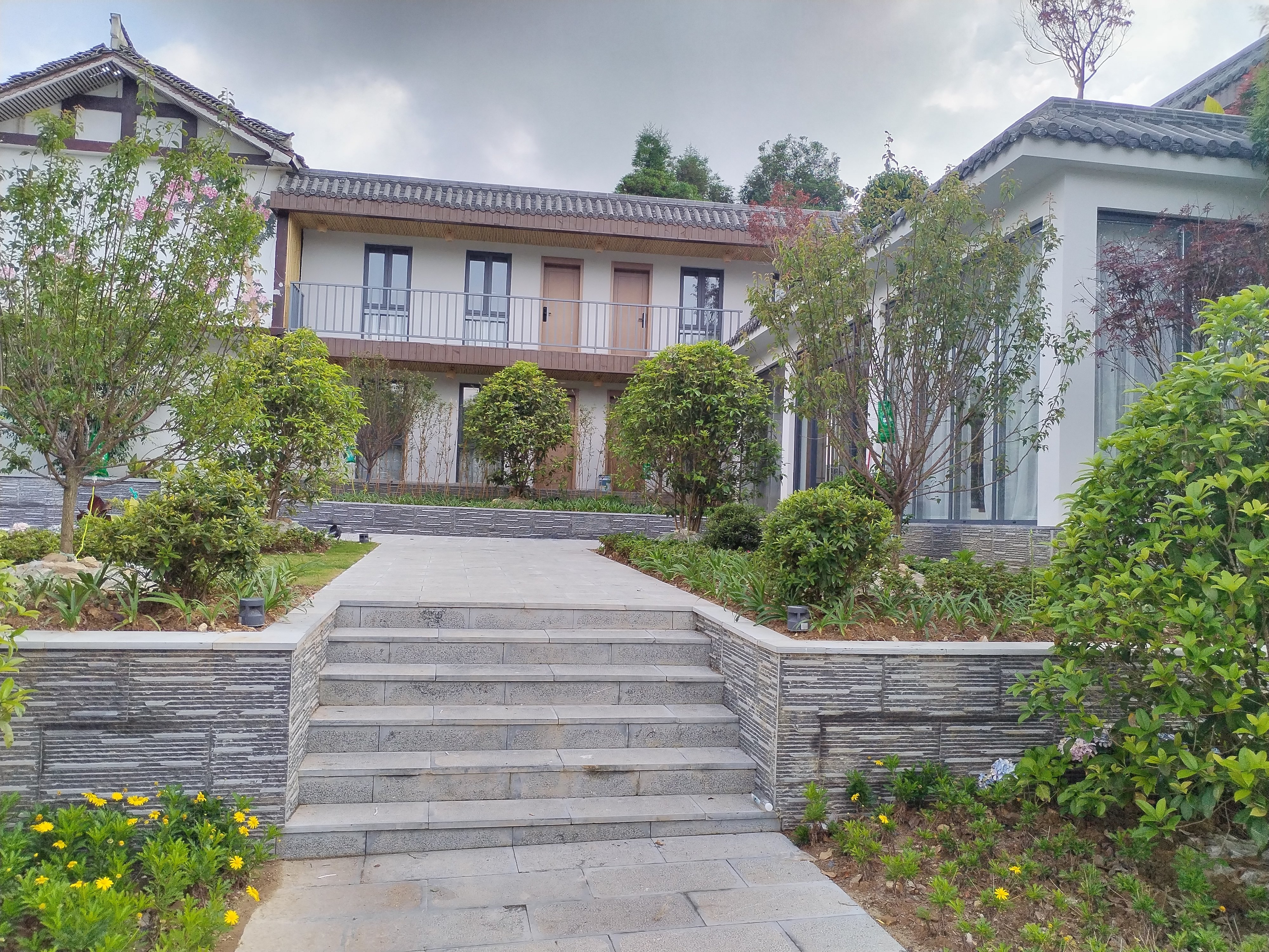 百里杜鹃普底乡永兴村驻村第一书记王启华:尽心尽责做好"五员" 助力