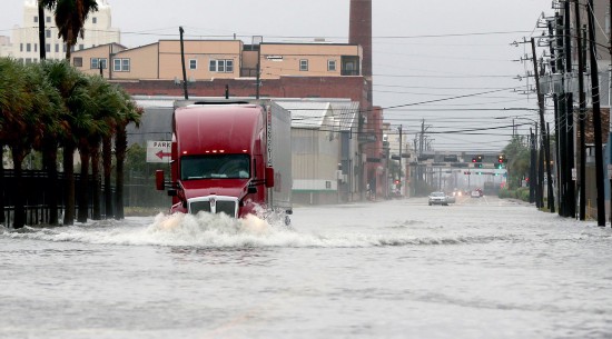 飓风"贝塔"登陆得州 强降雨天气肆虐休斯顿地区
