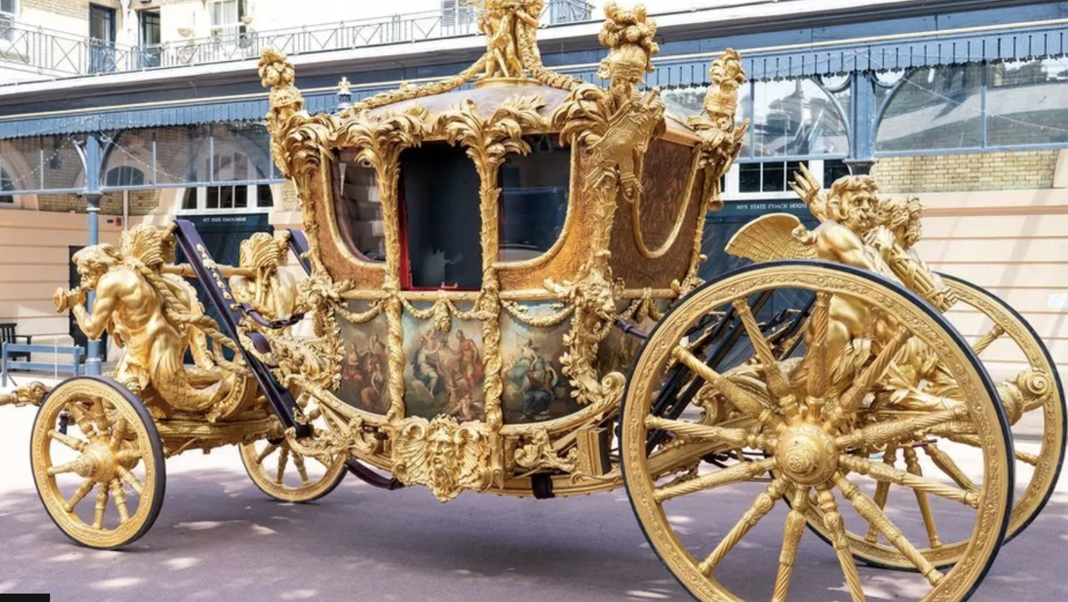 英国王查尔斯三世明日加冕将乘坐有空调的现代化马车多国政要出席