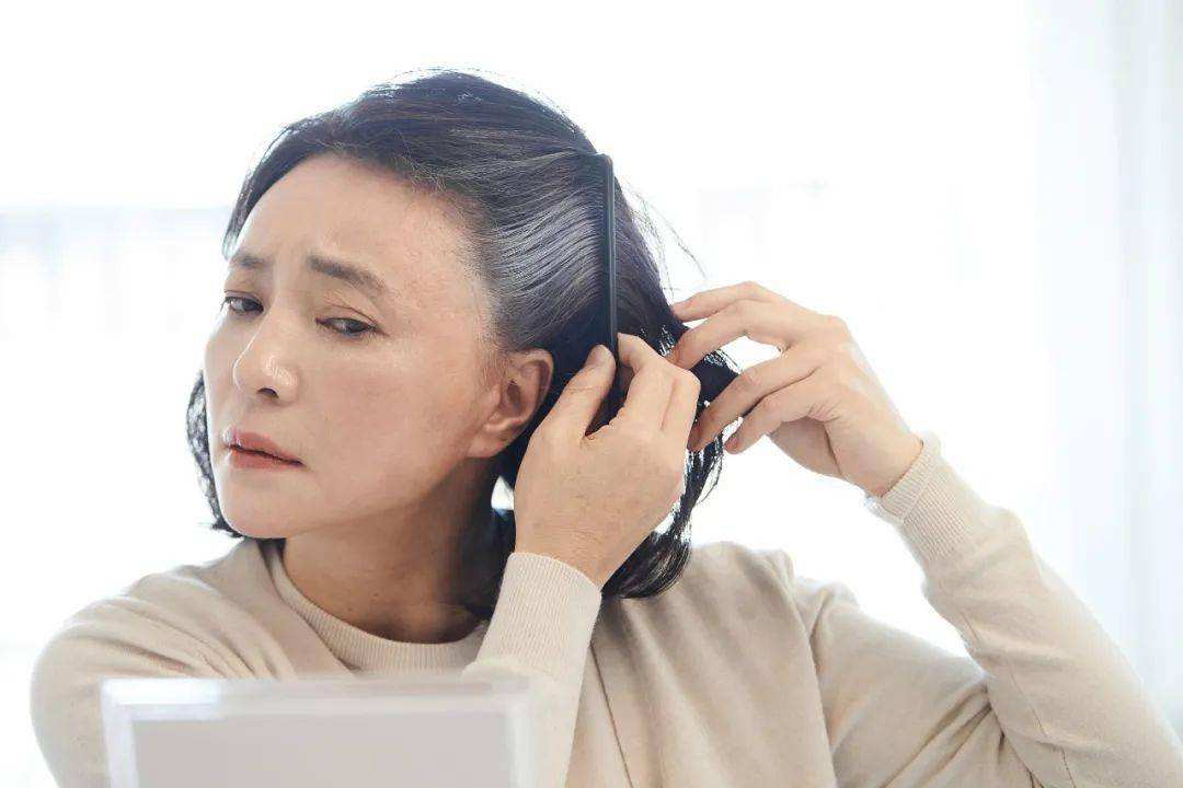 前额,两鬓,后脑勺长白发,分别代表什么呢?