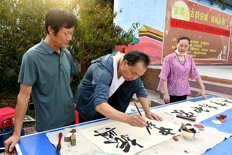 潢川县双柳树镇天桥村举办乡村振兴行动日暨三星文明户表彰活动