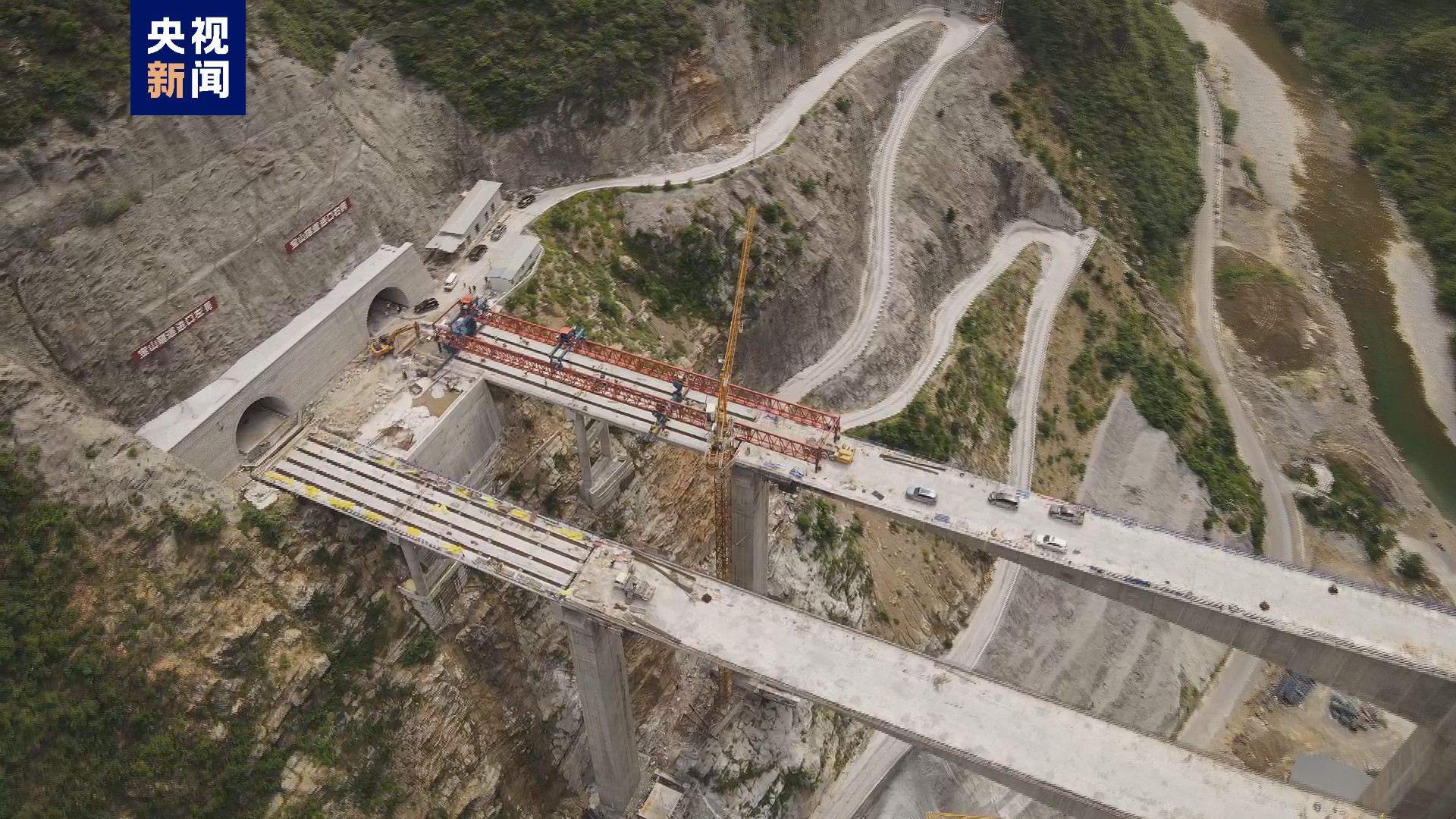 渝陕首条直连高速公路通道巫镇高速实现全线贯通