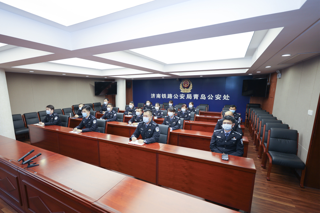 二十大时光|青岛铁路公安处组织收听收看党的二十大开幕会