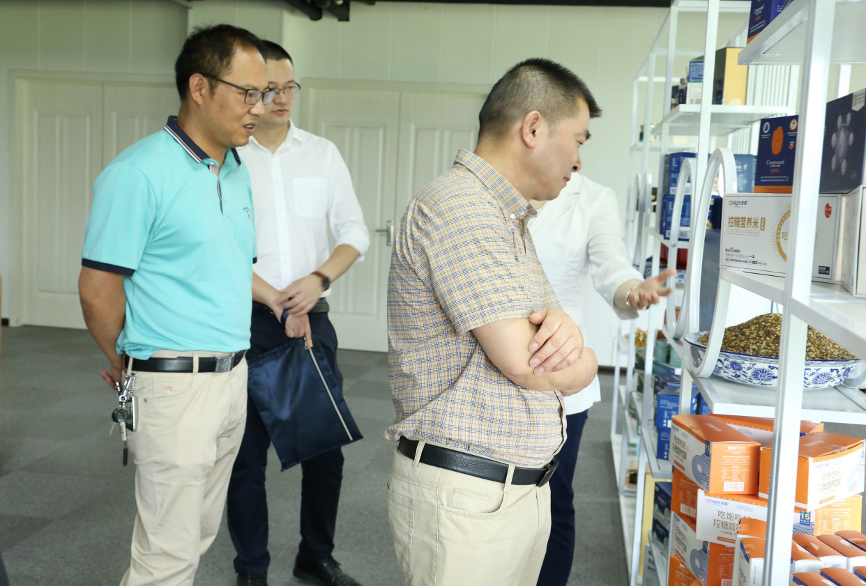 湖南科技职业学院药学院党总支书记邓建辉一行来新诚智慧访企拓岗