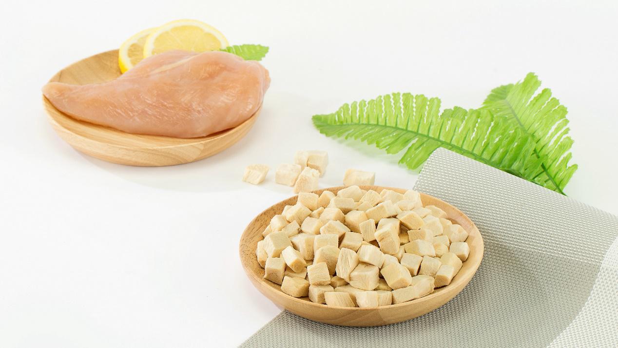 翡冷翠:给猫吃的冻干粮,你会挑选吗?