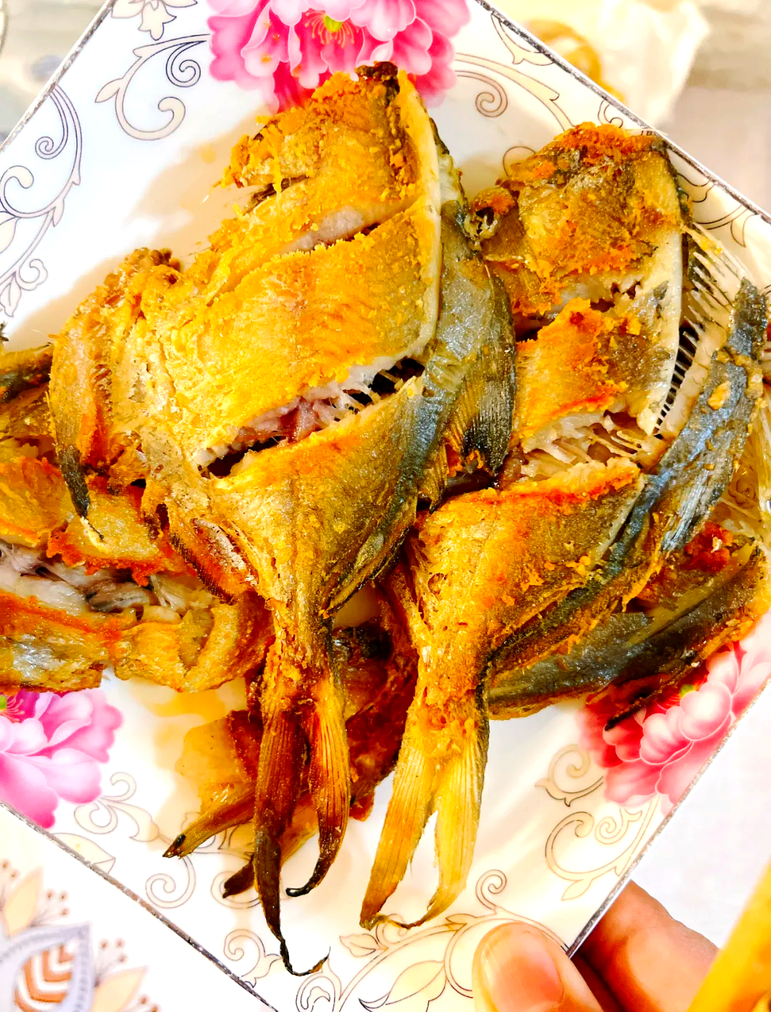 小晶鱼的烹饪方式多种多样,无论是煎,炸,蒸还是煮