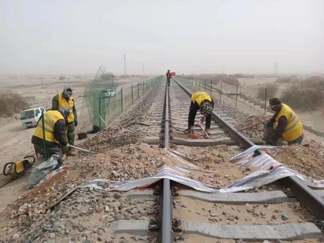 临哈铁路新建4座会让站同步开通启用