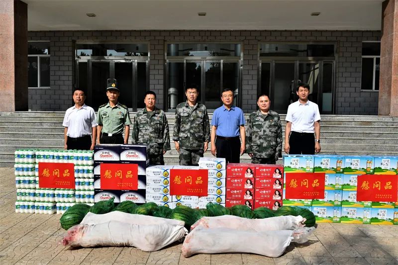 林晶华到赤峰军分区慰问