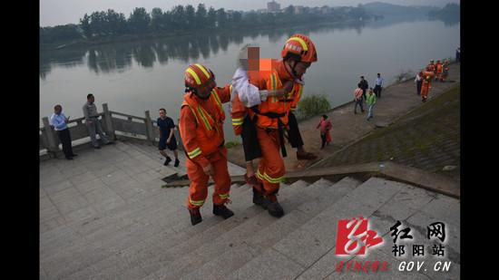 祁陽:花甲老人失足落水 消防成功救援