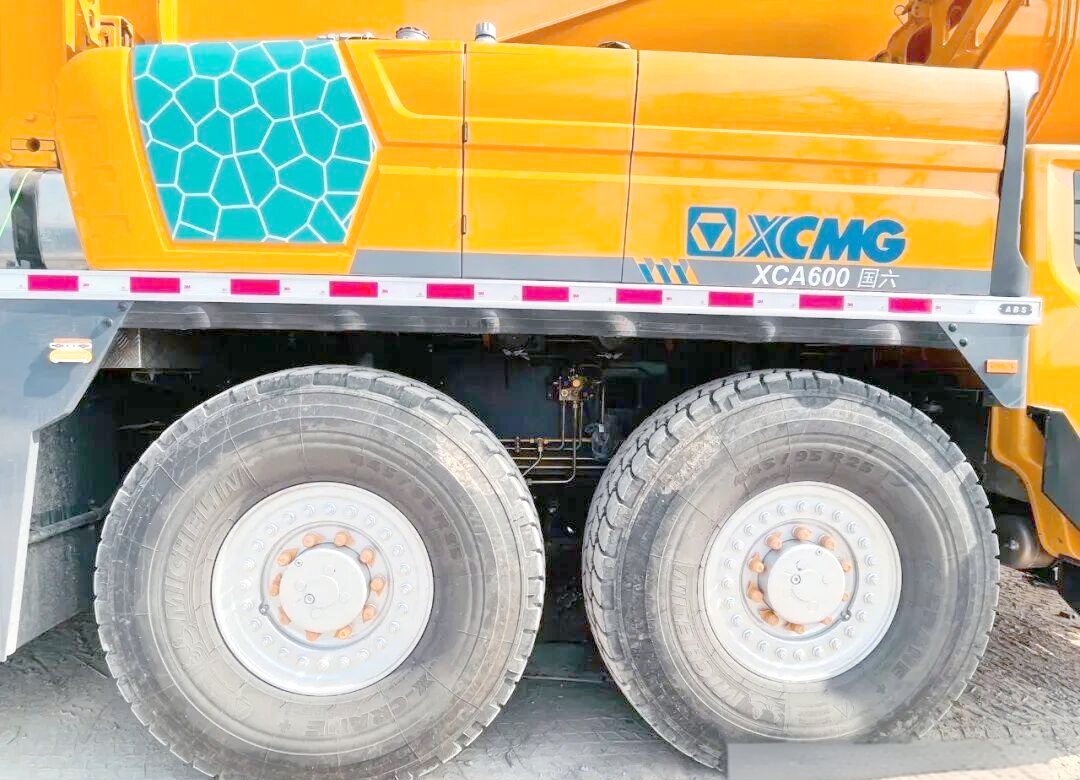 徐工600吨吊车:大型项目中的极限挑战与精彩表现