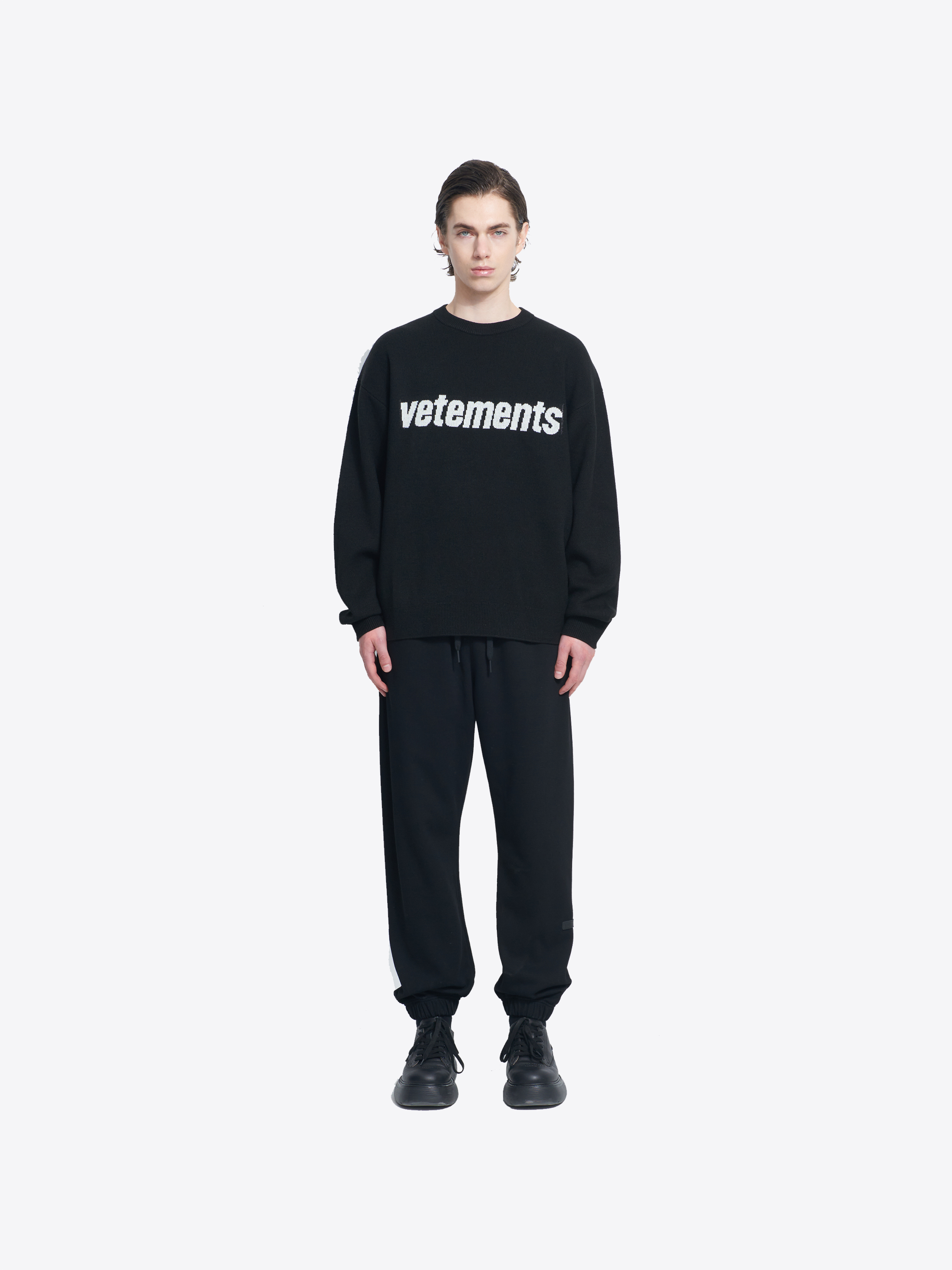 顶流潮牌vetements重塑针织单品,把高阶质感「织」入艺术生活