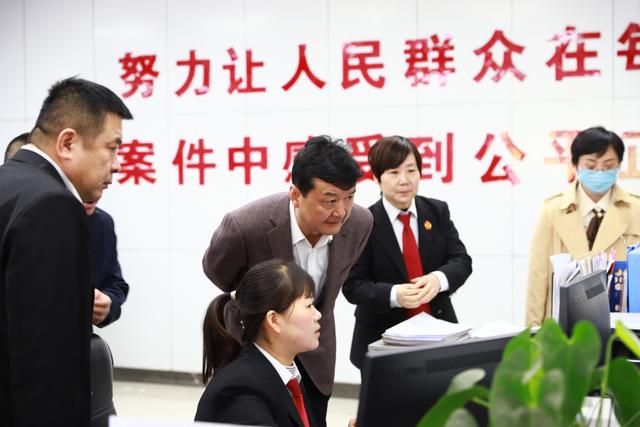 咸阳中院副院长马亚军检查督导彬州法院电子卷宗随案同