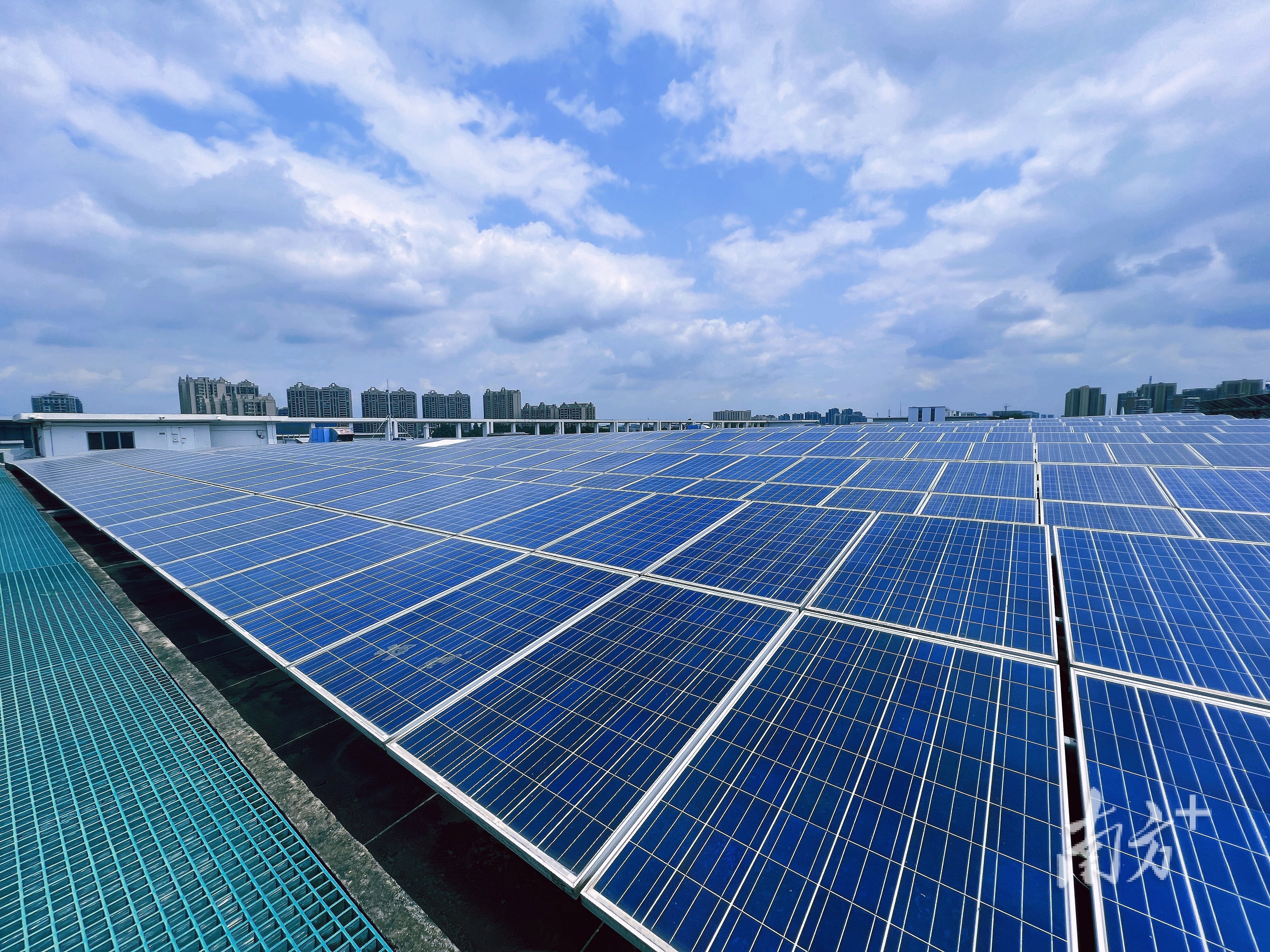 我国首次!广州电力交易中心完成首批港澳跨境绿色电力证书交易