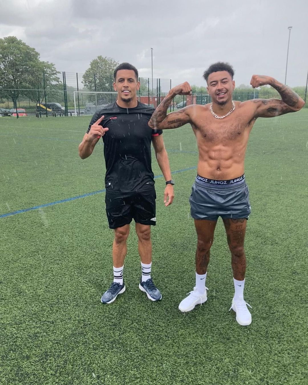 林加德晒照大秀肌肉身材,与前曼联队友莫里森一起训练