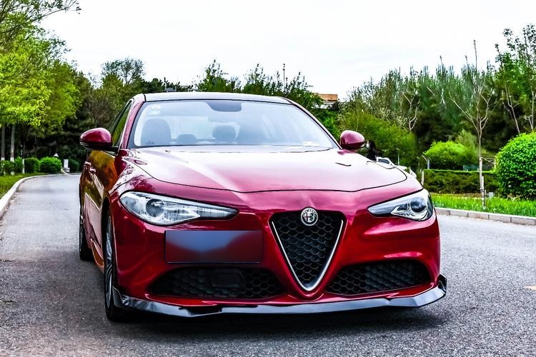 阿尔法罗密欧与朱丽叶车