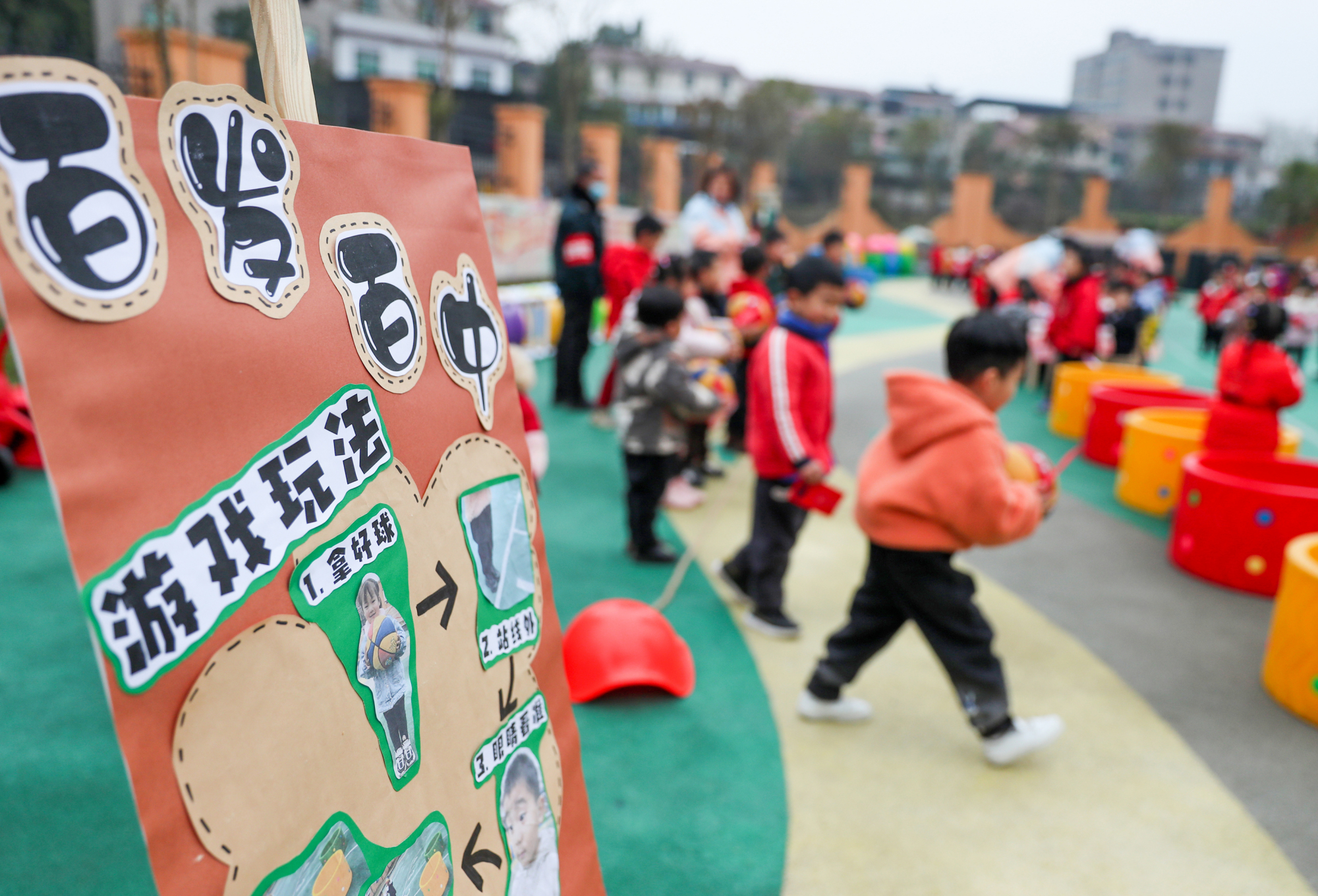 萌娃逛"庙会" 迎新年