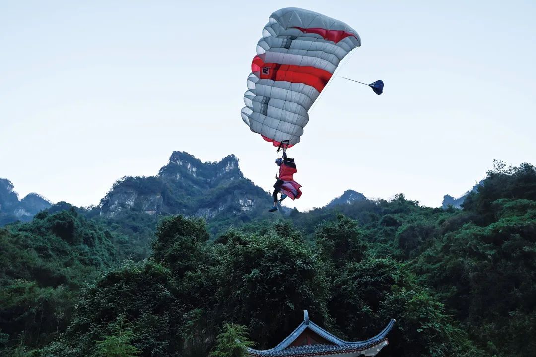 翼装飞行,精密与粗犷的艺术