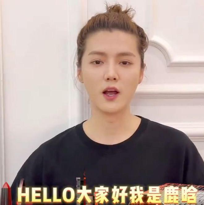 鹿晗留长了头发,染着标志性的黄发,脸却圆了一圈,却遭作家抨击