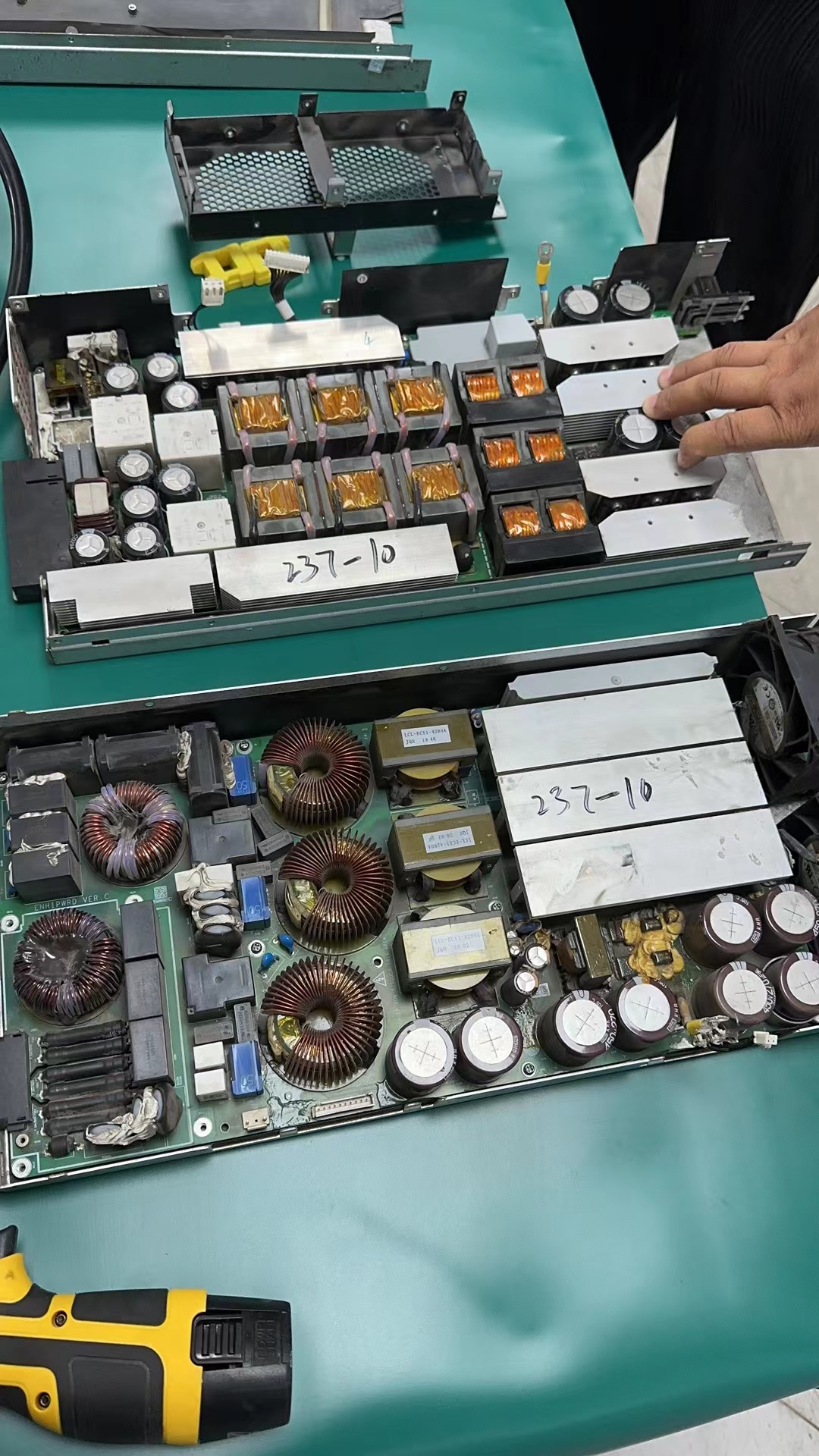 看看充电桩模块的内部构造