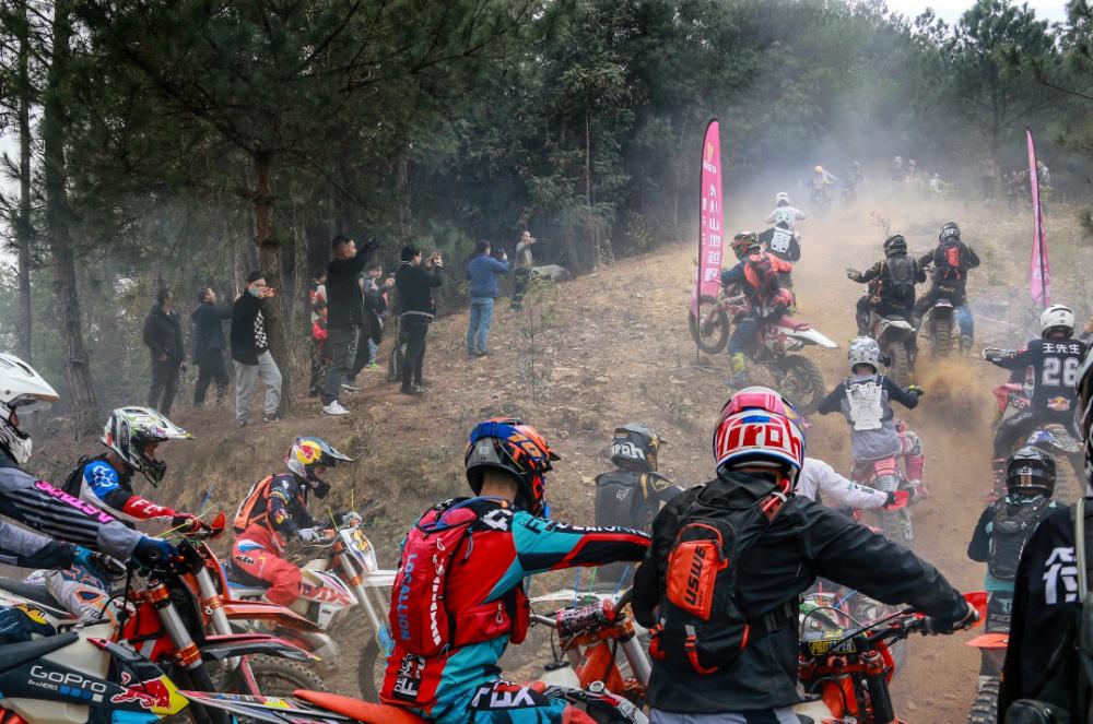 2023重庆市全民健身摄影比赛|奔驰的铁骑