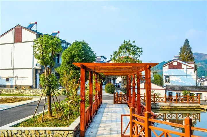 美丽乡村入画来木兰山铁石墩村