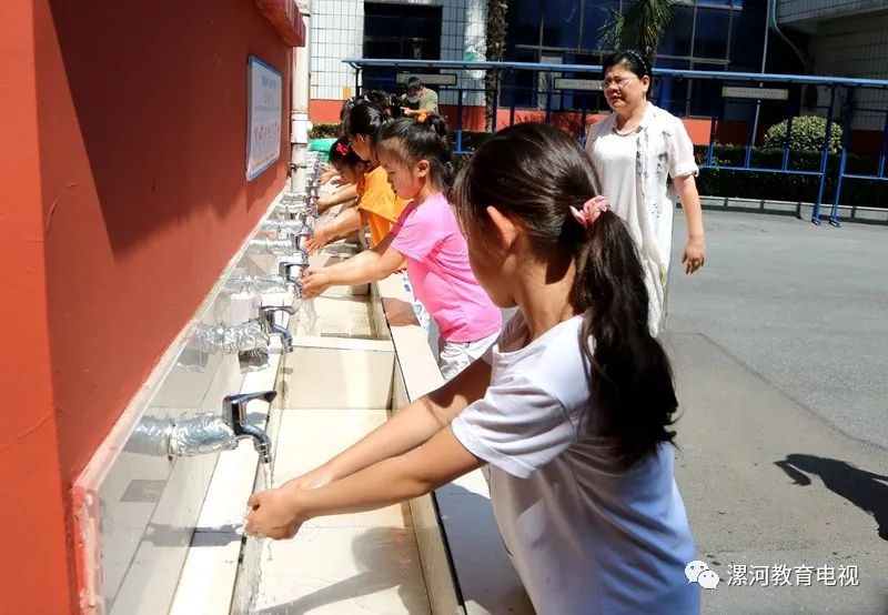 开学两天了!这个学校都是这个饭!