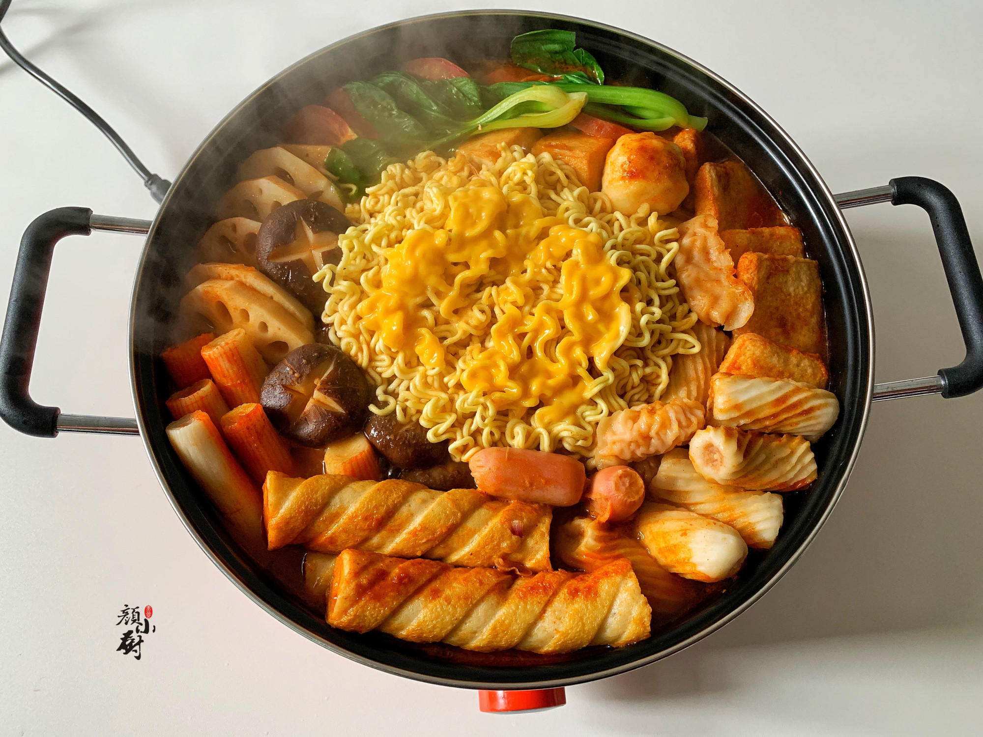 68元自制部队火锅,17种食材煮一锅,芝士鲜虾加泡面,太过瘾了