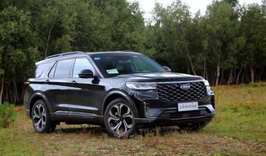 第六代福特探险者中期改款车型,拥有更优雅的外观设计