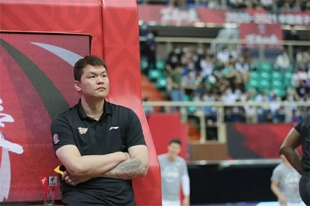 中巴男篮赛场上,朱芳雨一套军体组合拳,最后受到怎样的处罚?