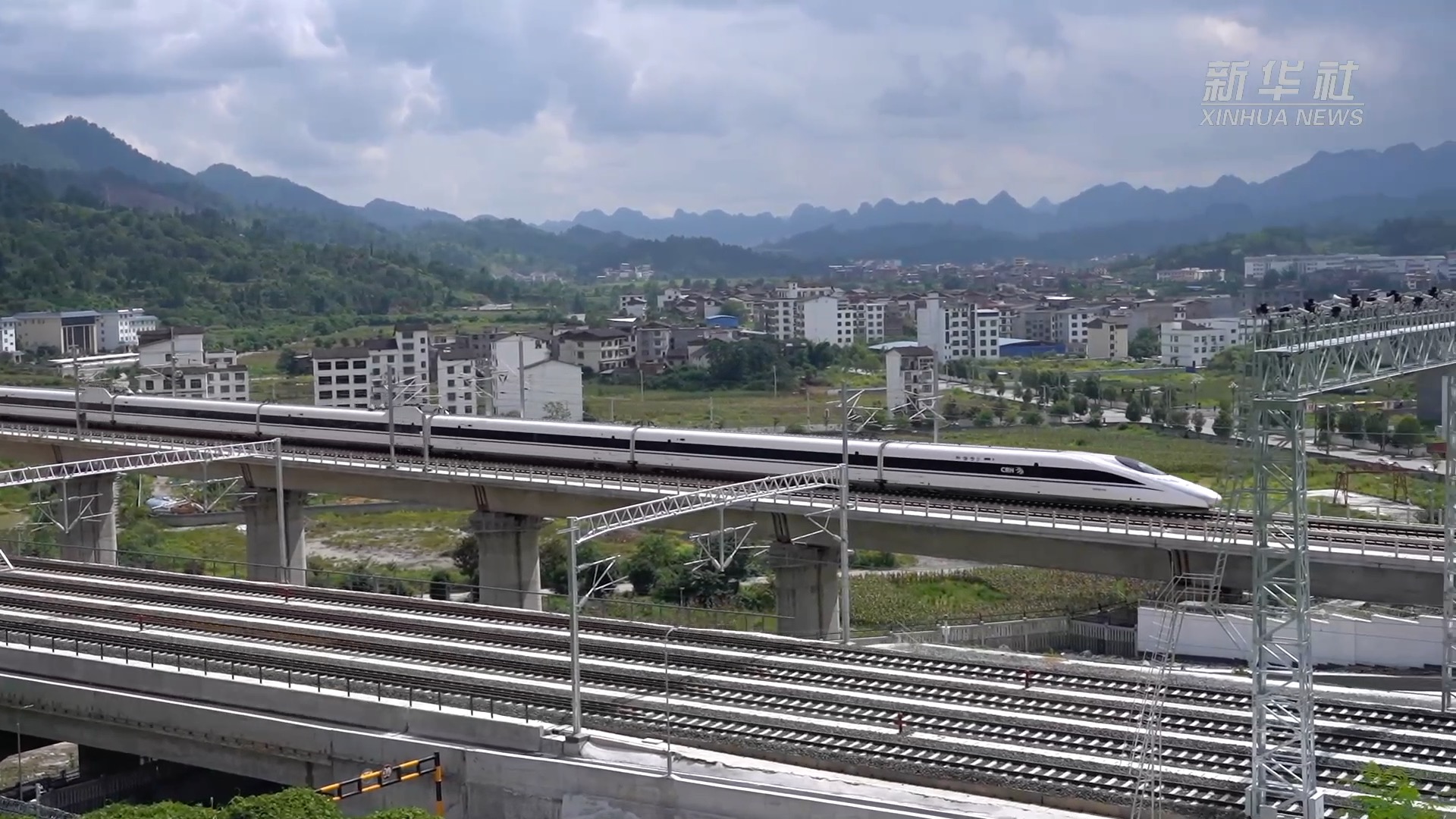 贵南高铁贵阳至荔波段新建车站亮相