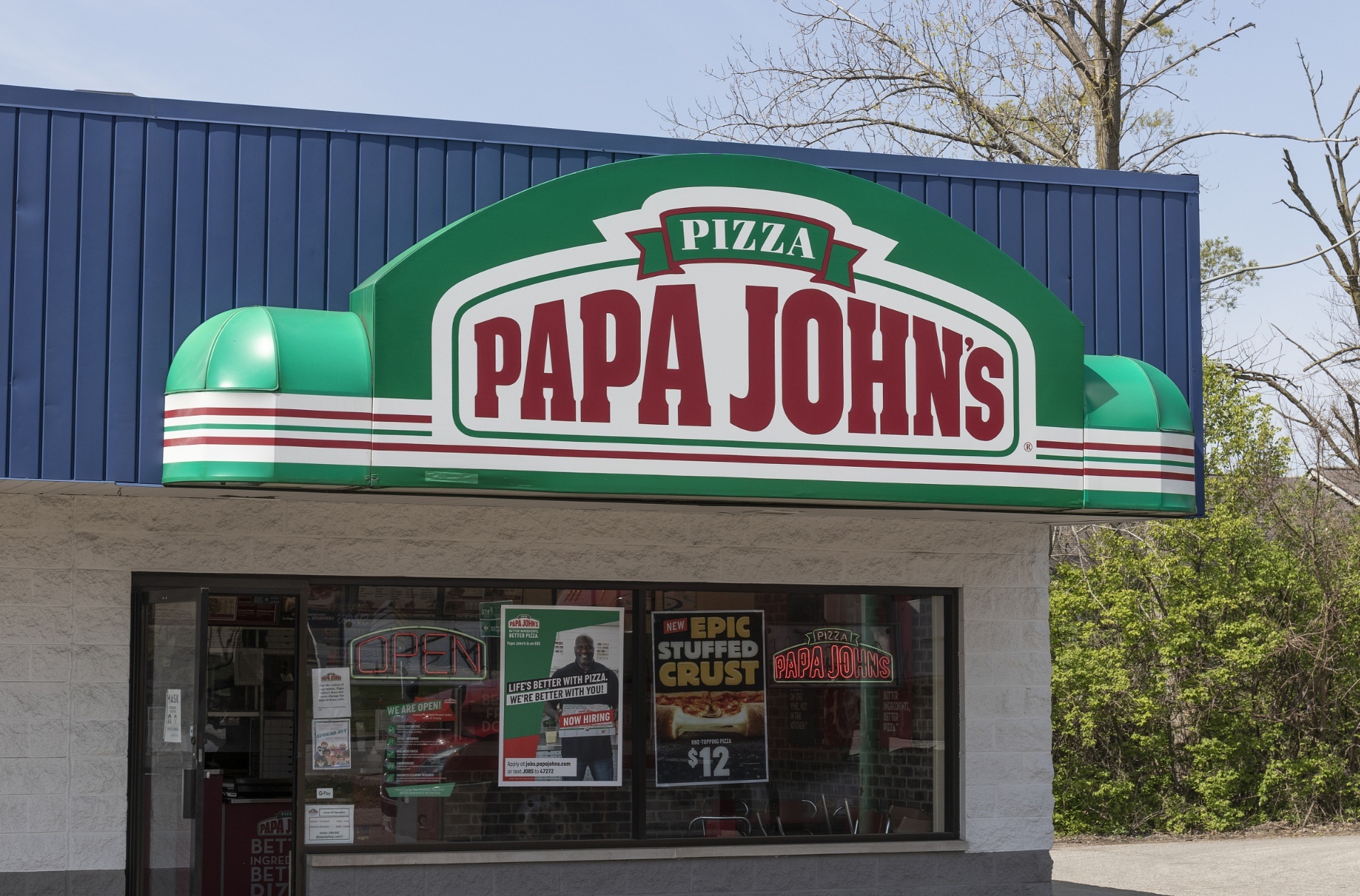 北京一家棒约翰披萨被爆使用过期食材 被罚5万元