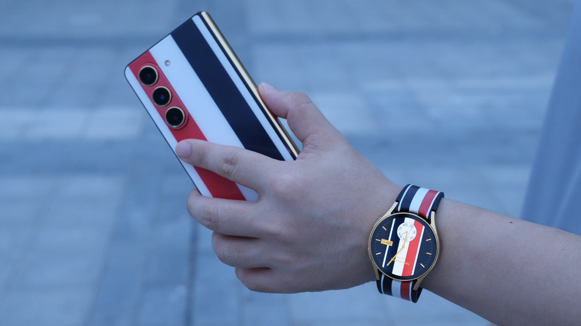 售价25499元!开箱三星galaxy z fold5 thom browne限量版