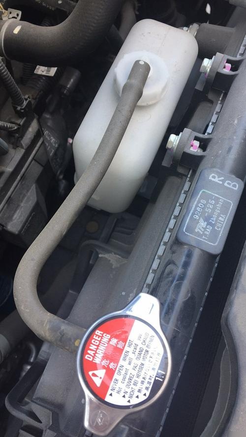 本田锋范防冻液怎么加