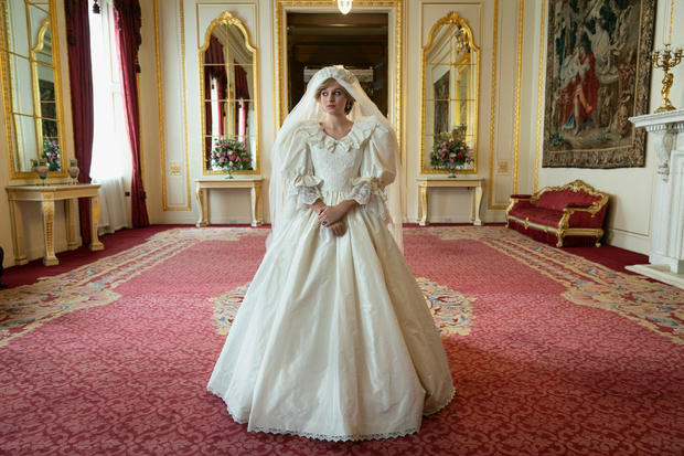 王冠第四季发布戴安娜王妃婚纱照