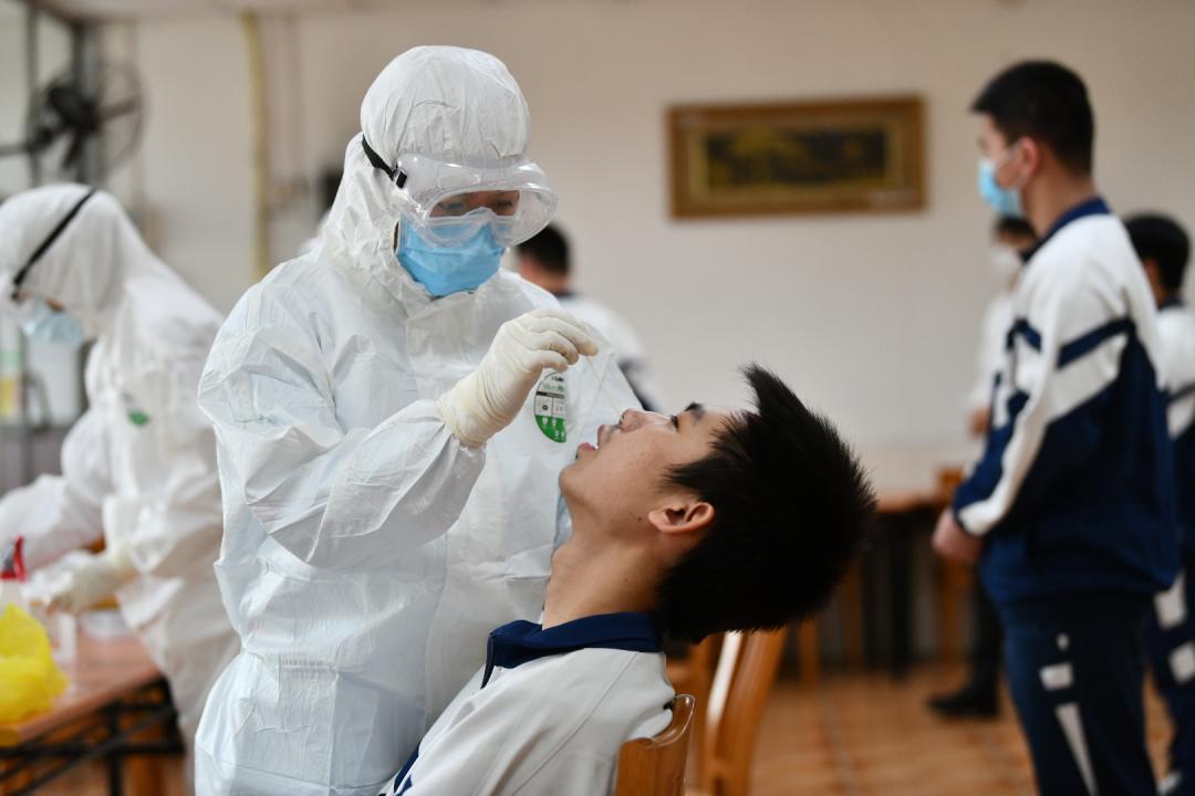 女肛拭子核酸检测图片