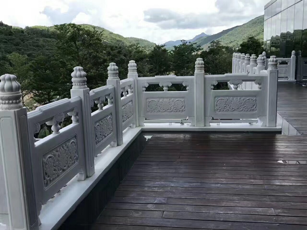汉白玉栏杆有哪些优势