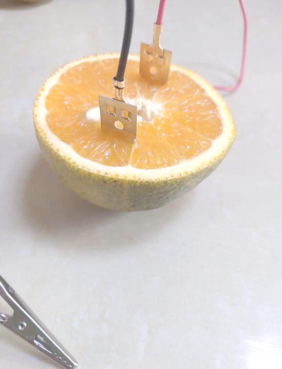 橙子发电:水果电池的原理与实验操作