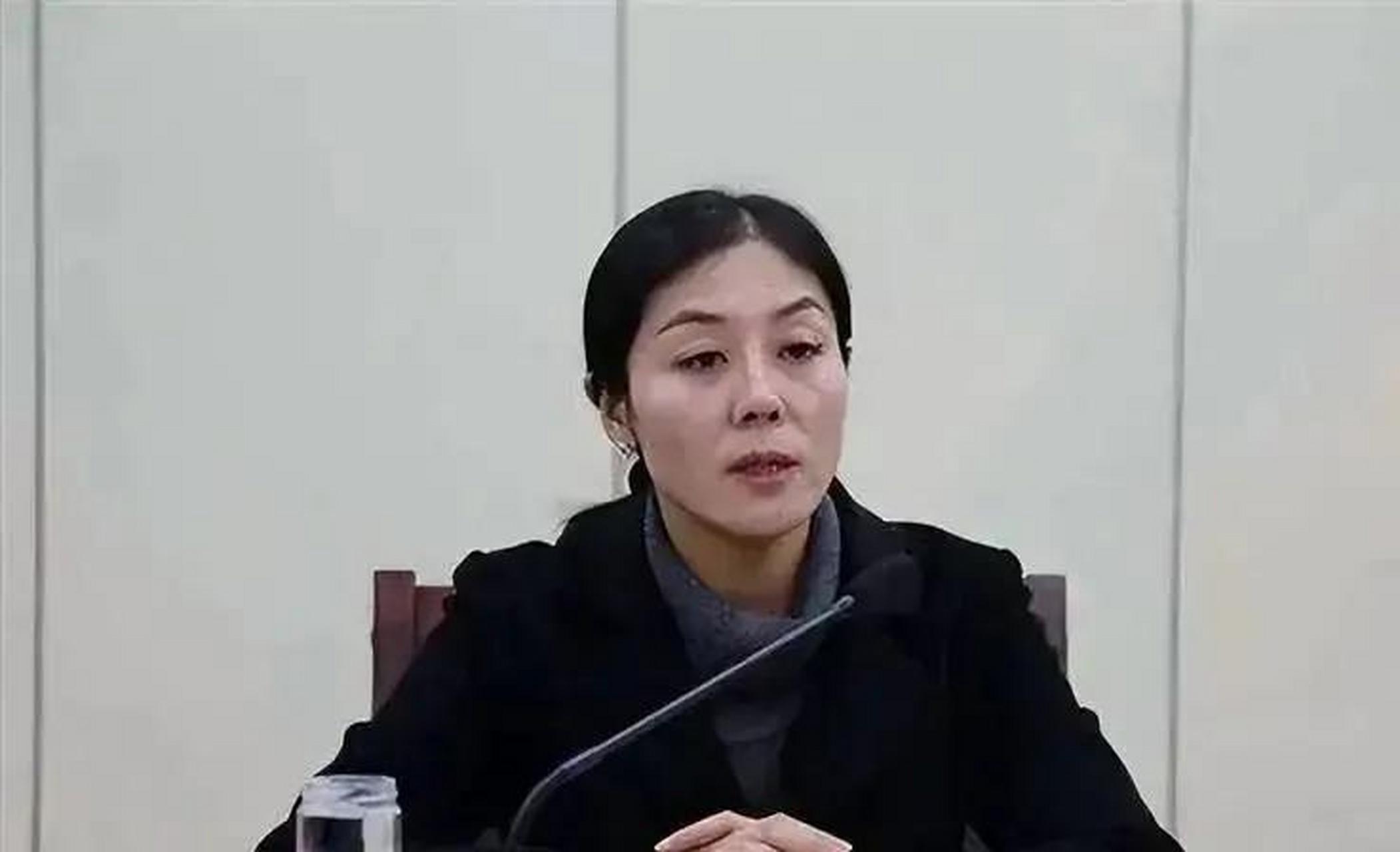 本文讲述了一个名叫姜保红的女子,她原是甘肃省武威市副市长,但最终因