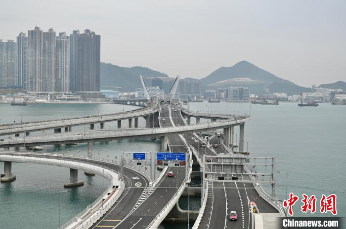 香港將藍隧道及將軍澳跨灣連接路正式通車