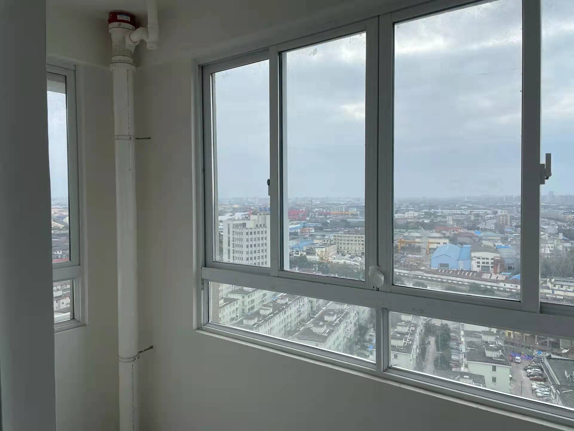 宝林枫景苑电梯三房刚交房!