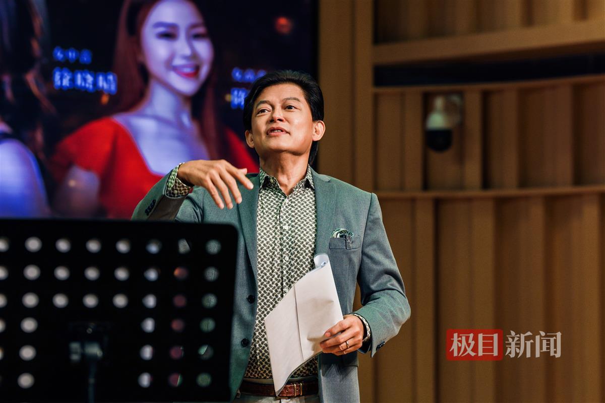 武大学生亮嗓惊动莫华伦