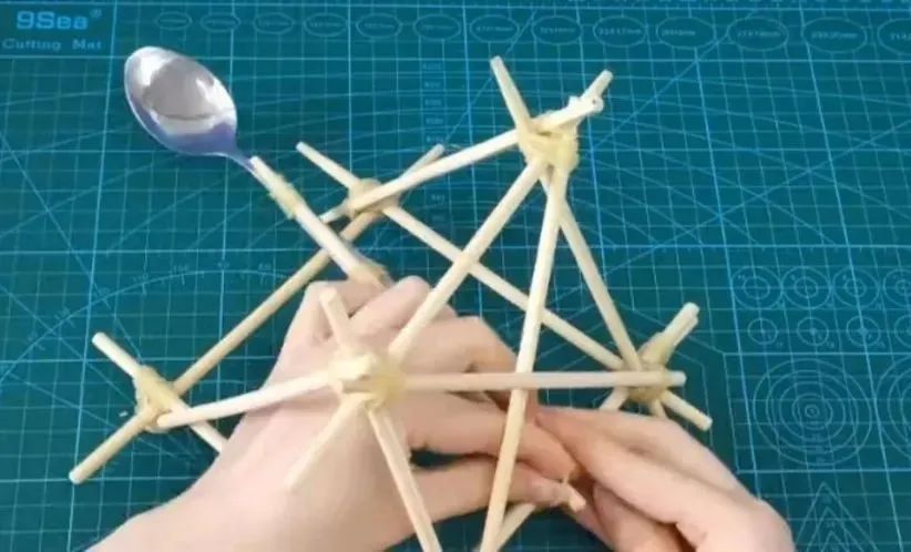 筷子重力式投石机制作图片