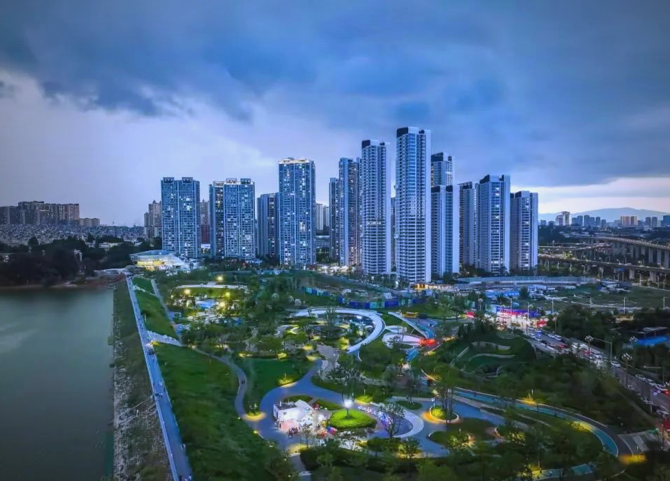 东白沙湖南岸公园坐落于昆明市盘龙区,紧邻东白沙河水库南岸,作为大华