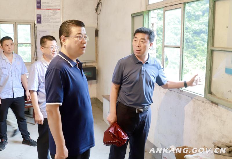 高晶华到旬阳县督导防汛防滑和应急救灾工作