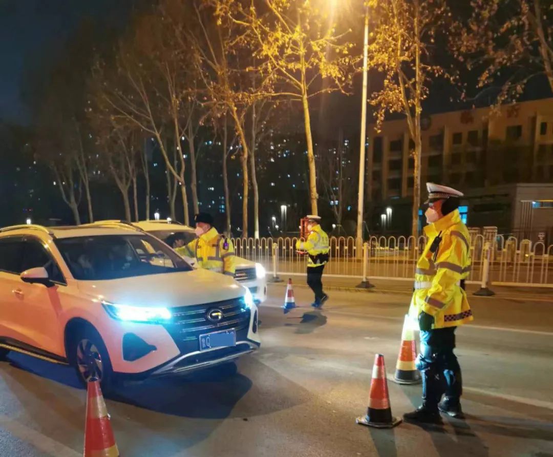 警防联动查酒驾整合警力保平安