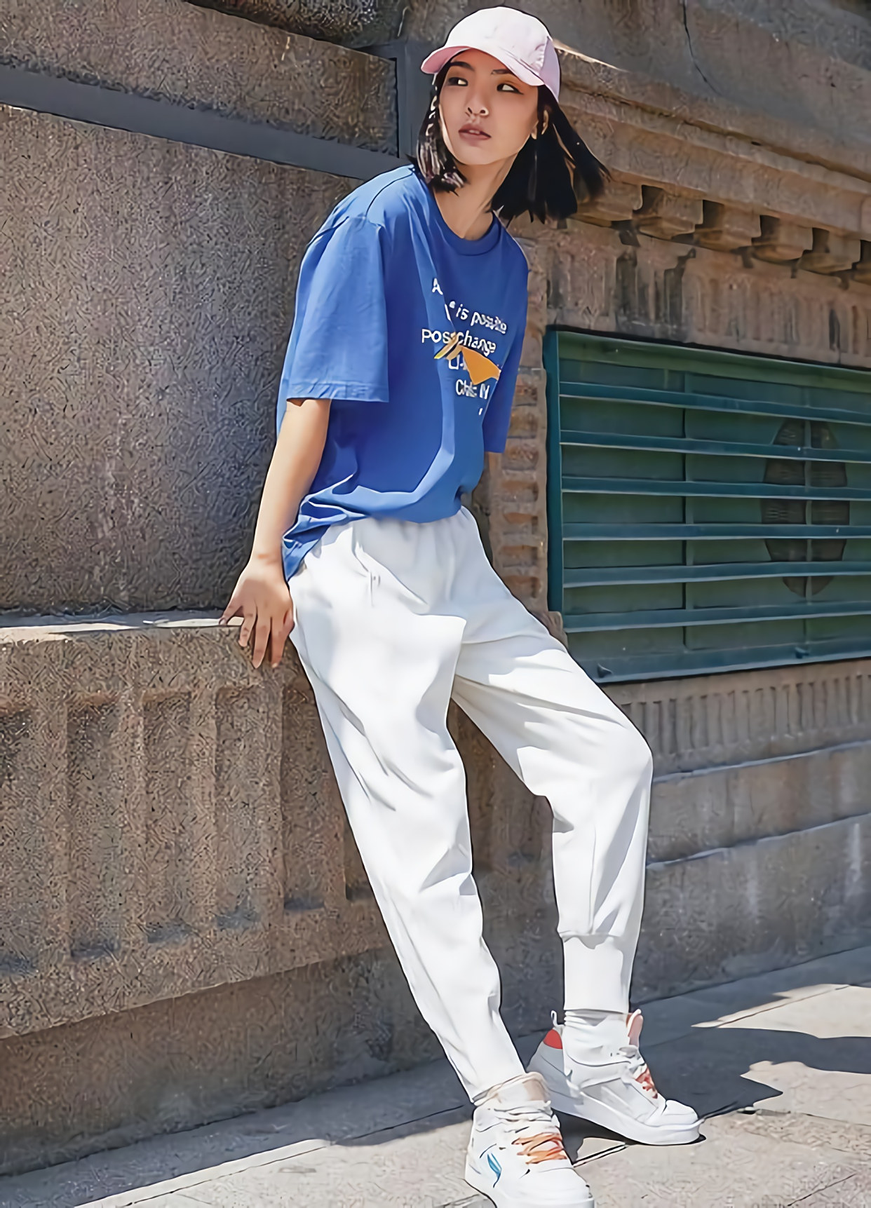 白色运动裤与衣服鞋子如何搭配,颜色不同风格也不同,喜欢就试试