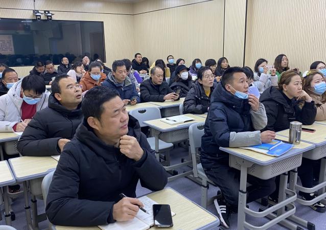 麻城中学开展智慧中小学平台使用模式培训活动